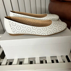 Mootsies Tootsies White Perforated Flats, Size 39.5, New Without Box